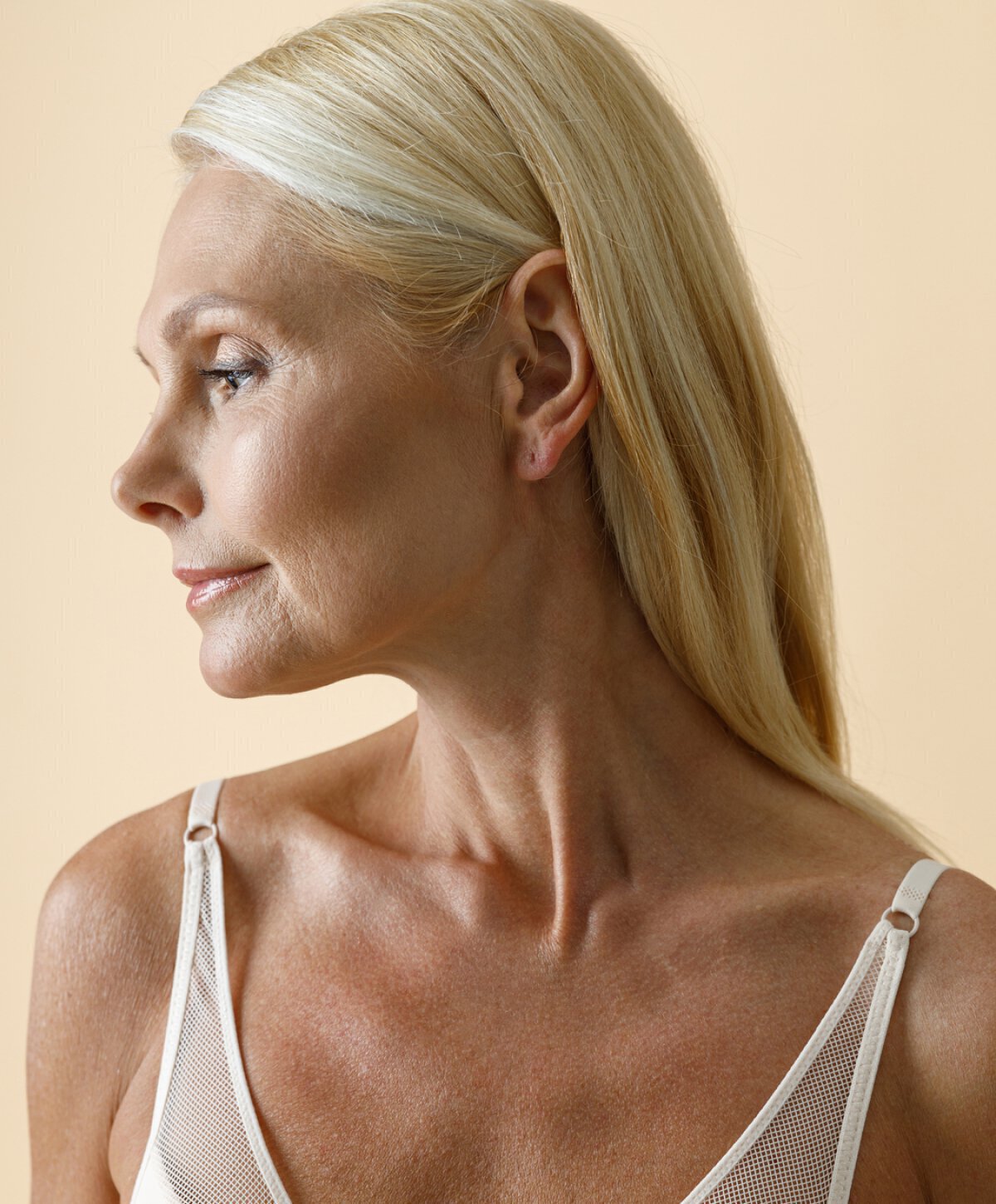 Detroit neck lift model with blonde hair