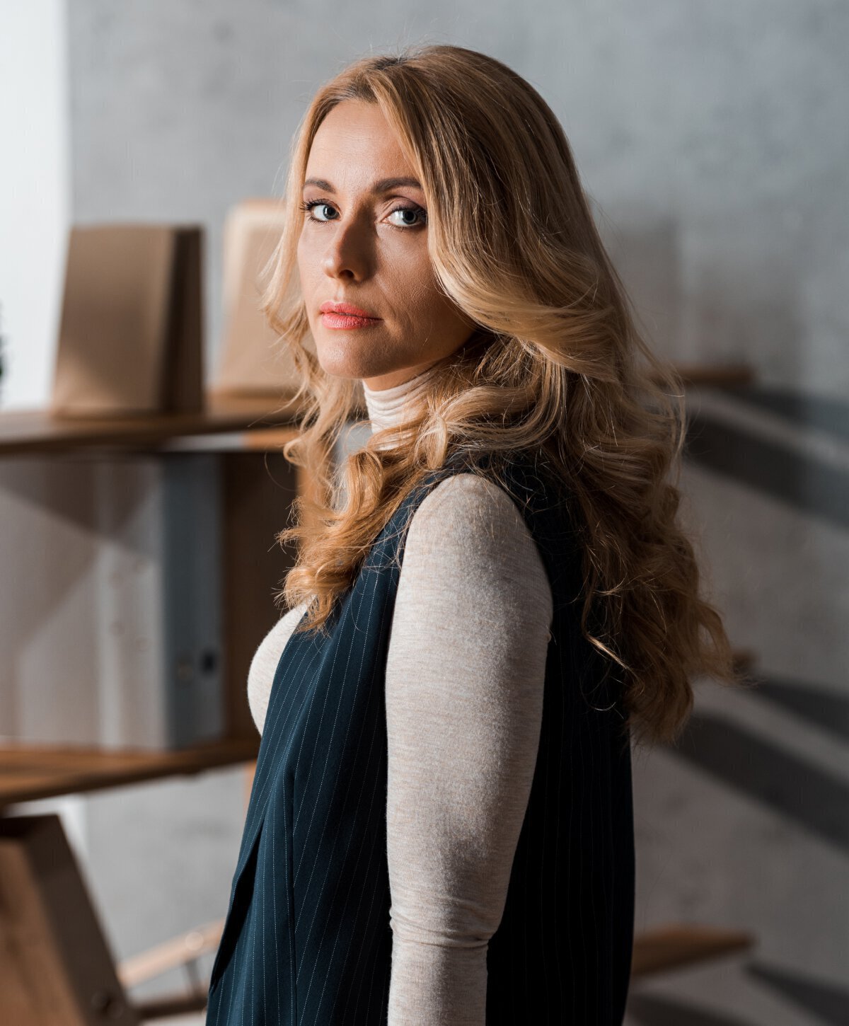 Detroit buccal fat removal model with blonde hair